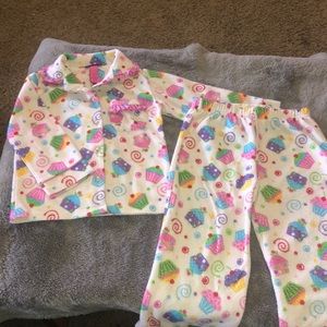Little Girls Flannel Pajamas w/Cupcake design